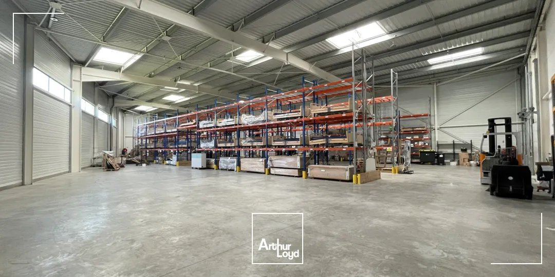 EN VENTE - ENSEMBLE IMMOBILIER D'EXCEPTION À USAGE MIXTE EN SORTIE D'AUTOROUTE - STEENVOORDE