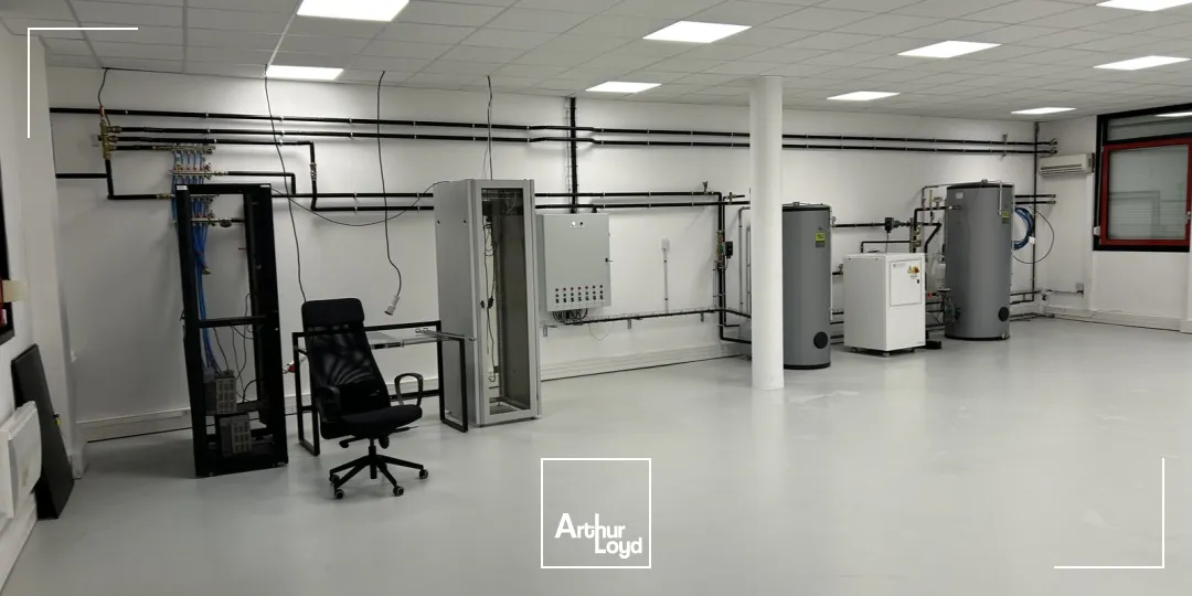 A proximité du Vieux Lille - Surfaces Mixtes de Bureaux et/ou Stockage à Louer