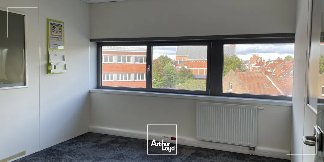 À LOUER - BUREAUX AU COUR D'HAZEBROUCK DANS UN IMMEUBLE TERTIAIRE DYNAMIQUE