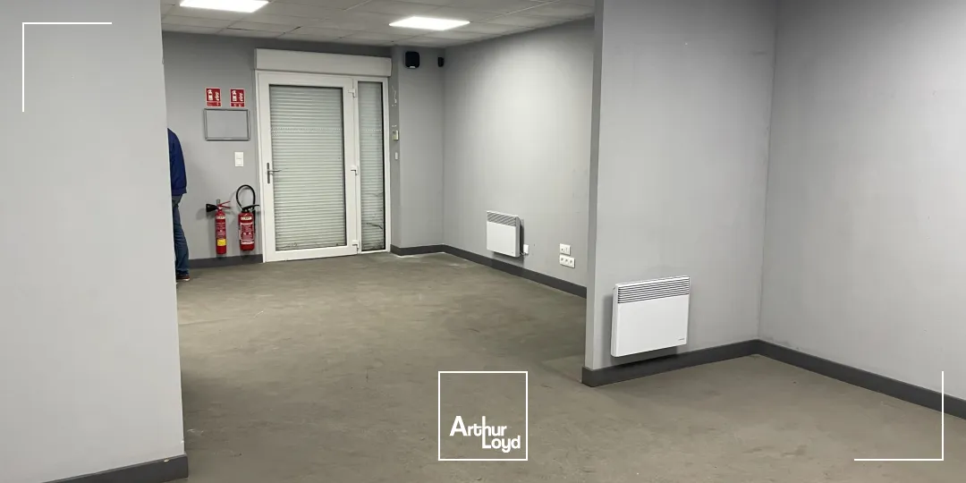 A LOUER A VENDRE Entrepôts et bureaux à Valenciennes