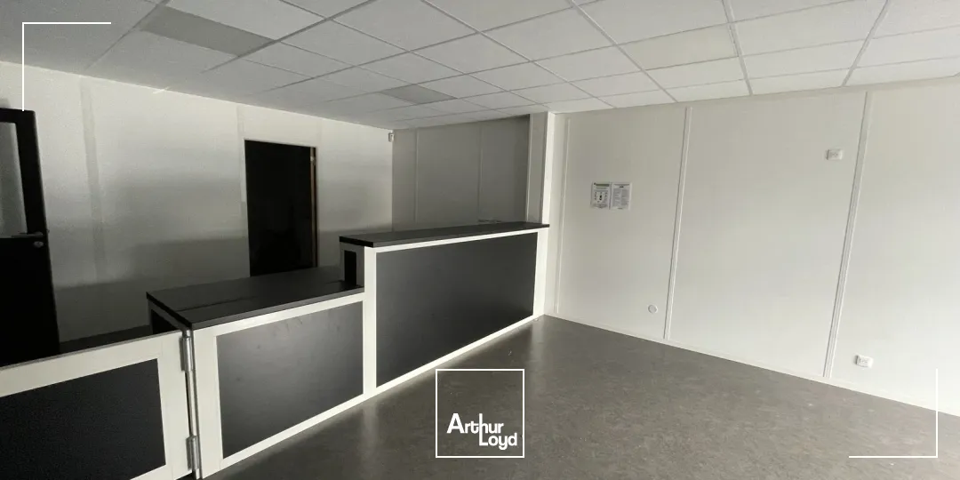 Local commercial 400 m² à louer - Visibilité optimale en entrée de villede zone INTERMARCHE