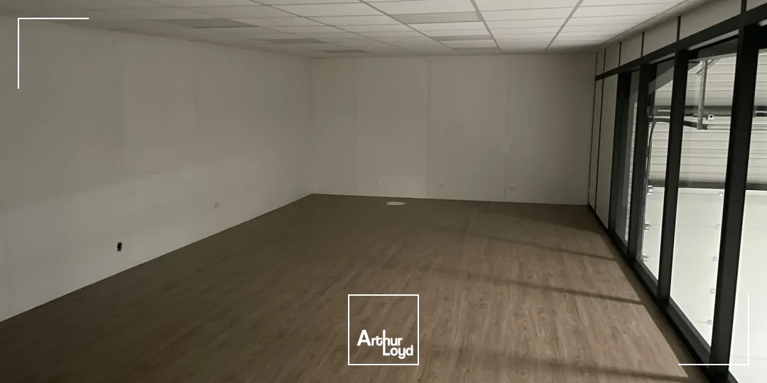 Local commercial 400 m² à louer - Visibilité optimale en entrée de villede zone INTERMARCHE