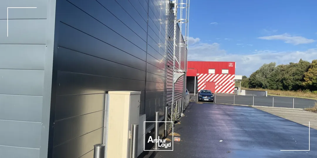 Local commercial 400 m² à louer - Visibilité optimale en entrée de villede zone INTERMARCHE
