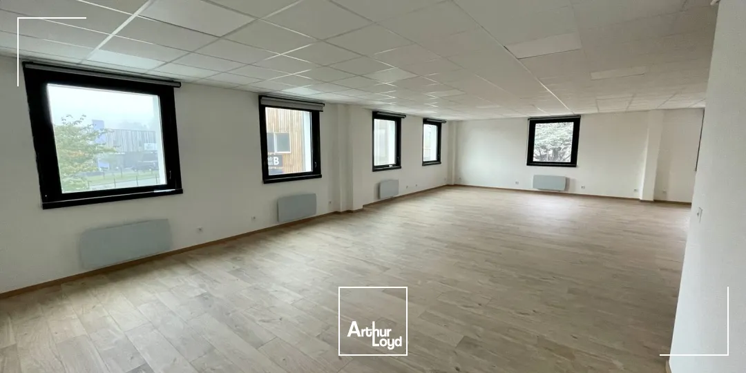 Bureaux à louer rénovés à la Pilaterie - 96 m² lumineux près du métro à Wasquehal / Villeneuve d'Ascq