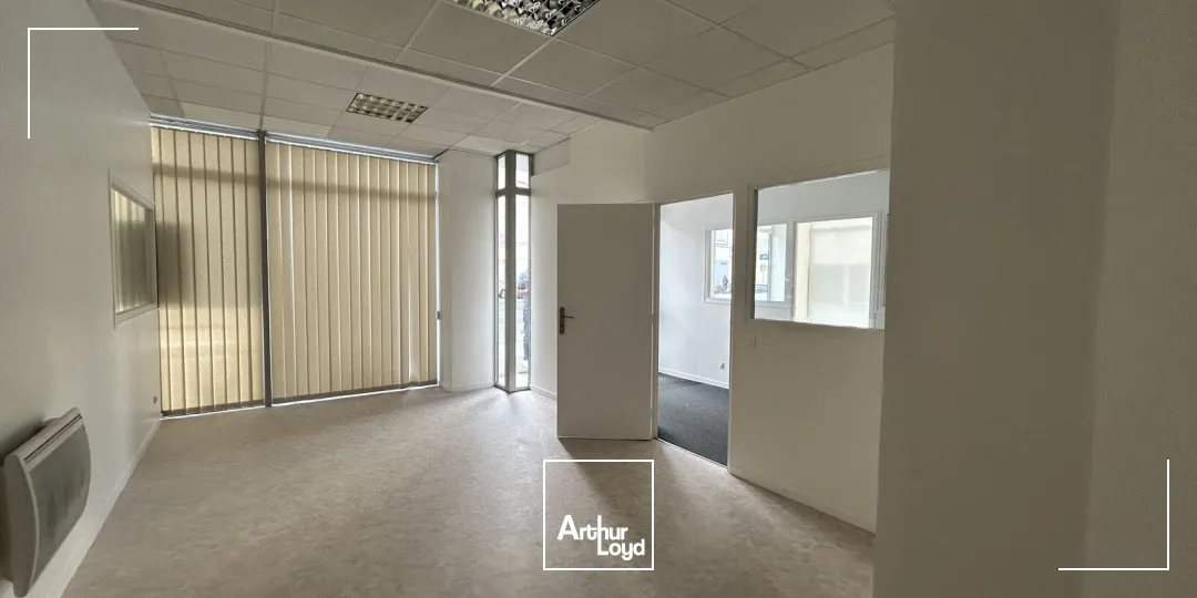 BUREAUX - A LOUER - A VENDRE - 196 M2 - SAINT NAZAIRE - CENTRE VILLE 