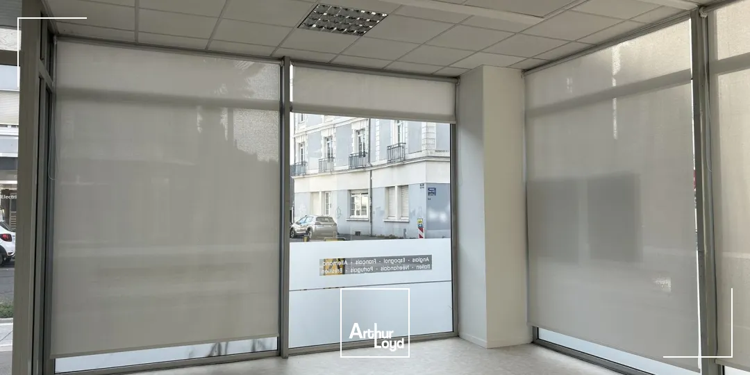 BUREAUX - A LOUER - A VENDRE - 196 M2 - SAINT NAZAIRE - CENTRE VILLE 