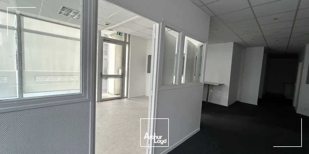 BUREAUX - A LOUER - A VENDRE - 196 M2 - SAINT NAZAIRE - CENTRE VILLE 