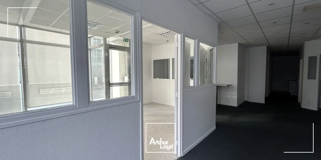 BUREAUX - A LOUER - A VENDRE - 196 M2 - SAINT NAZAIRE - CENTRE VILLE 