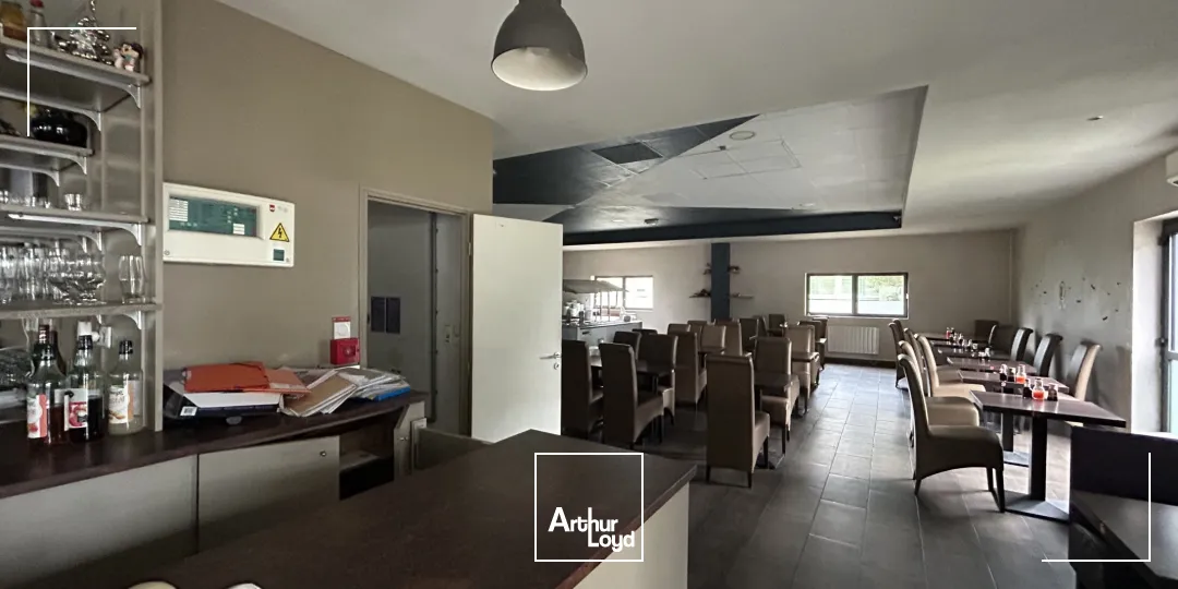 Bâtiment commercial de 500 m² à louer à Saint-Herblain. Proche Atlantis- Nantes 