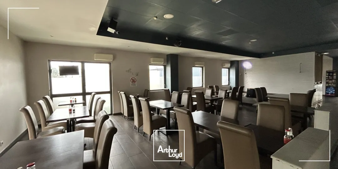 Bâtiment commercial de 500 m² à louer à Saint-Herblain. Proche Atlantis- Nantes 