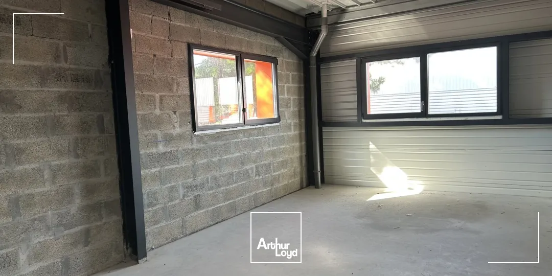 STOCKAGE - ATELIER - 178 M2 - BUREAUX - ST NAZAIRE - A LOUER - ZONE DE BRAIS