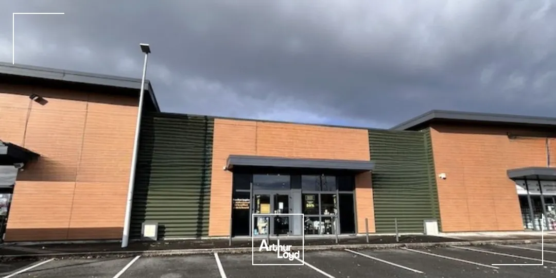 MACON SUD - LOCAL COMMERCIAL A LOUER - EXCELLENTE VISIBILITÉ SUR LA ROUTE NATIONALE