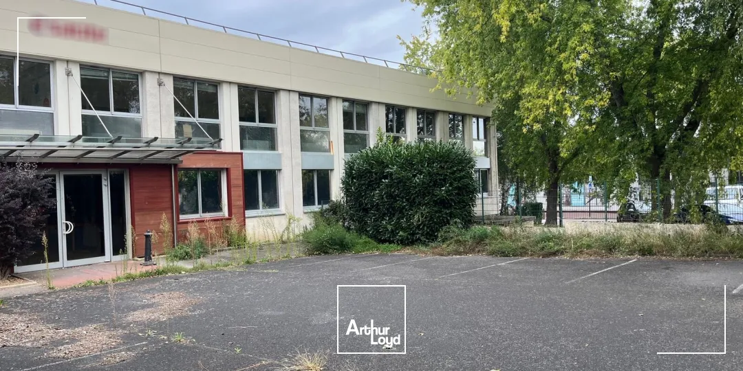 BATIMENT INDEPENDANT BUREAUX / ACTIVITE de 2195 m² - SAINT GERMAIN EN LAYE