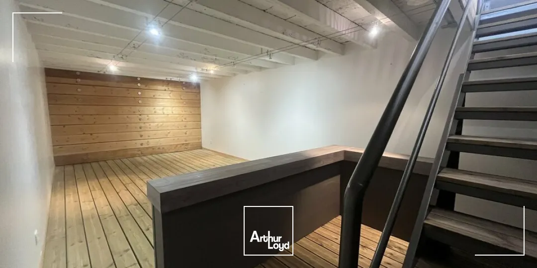 A LOUER - LOCAL COMMERCIAL 121 m2