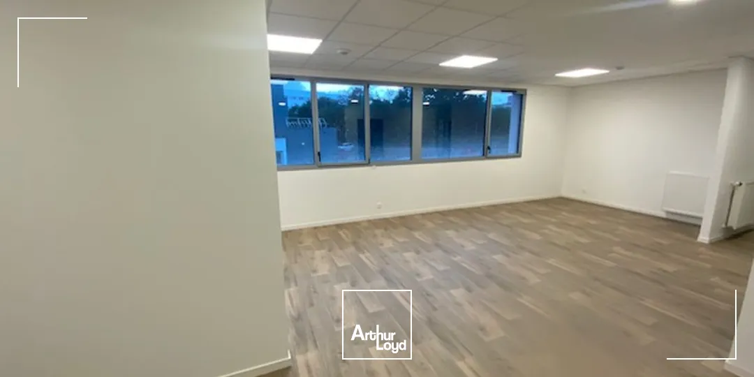 A VENDRE / A LOUER - PLATEAU DE BUREAUX 157 M² - LE RELECQ KERHUON