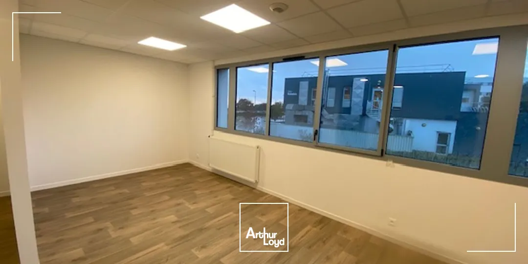 A VENDRE / A LOUER - PLATEAU DE BUREAUX 157 M² - LE RELECQ KERHUON