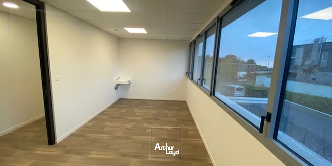A VENDRE / A LOUER - PLATEAU DE BUREAUX 157 M² - LE RELECQ KERHUON