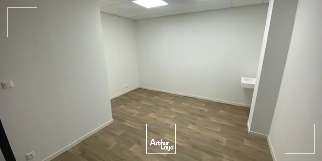 A VENDRE / A LOUER - PLATEAU DE BUREAUX 157 M² - LE RELECQ KERHUON