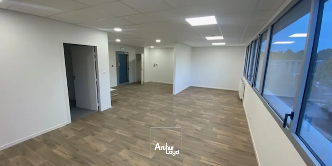 A VENDRE / A LOUER - PLATEAU DE BUREAUX 157 M² - LE RELECQ KERHUON