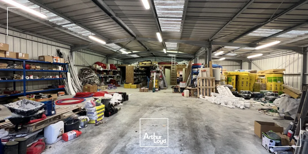 À Louer : Local d'Activité Moderne et Fonctionnel à Baud