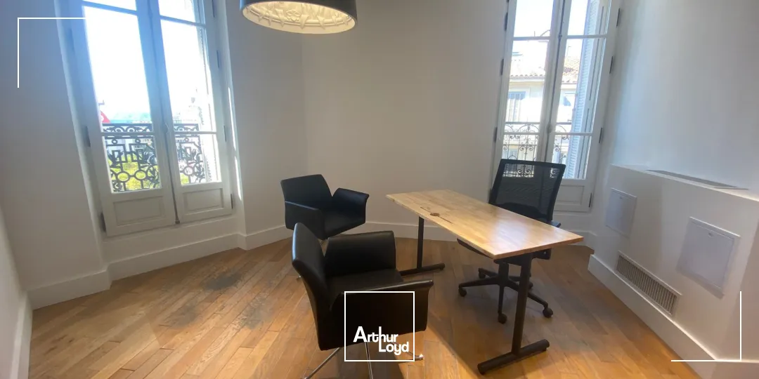 Bureaux rénovés et meublés avec vue mer - La Joliette - 13002 Marseille