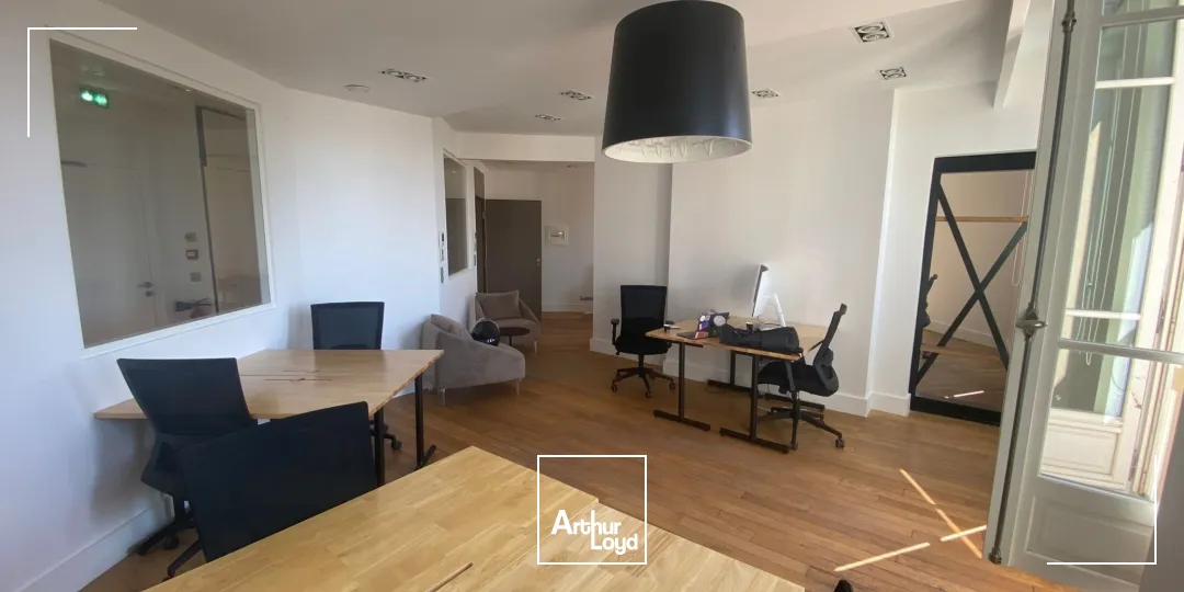 Bureaux rénovés et meublés avec vue mer - La Joliette - 13002 Marseille