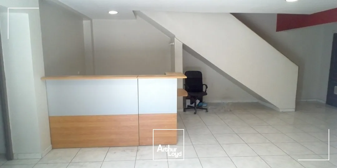 Entrepôt avec bureaux à louer - ZA Les Paluds - 13400 Aubagne