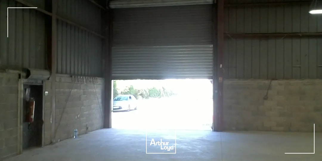 Entrepôt avec bureaux à louer - ZA Les Paluds - 13400 Aubagne