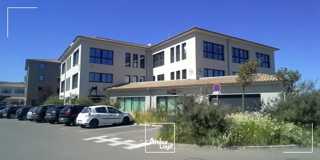 Bureaux PMR neufs avec parkings à louer -Belle visibilité autoroute - ALTA ROCCA - Aubagne