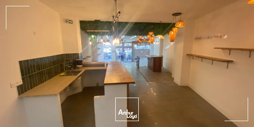 Locaux commerciaux avec belle visibilité à louer - Castellane/Prado - 13008 Marseille