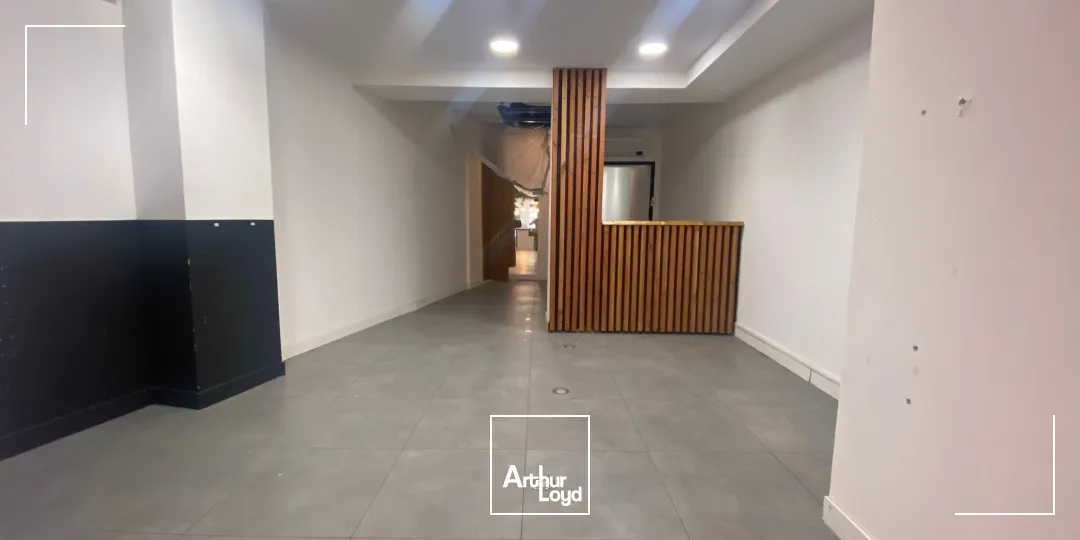 Locaux commerciaux avec belle visibilité à louer - Castellane/Prado - 13008 Marseille