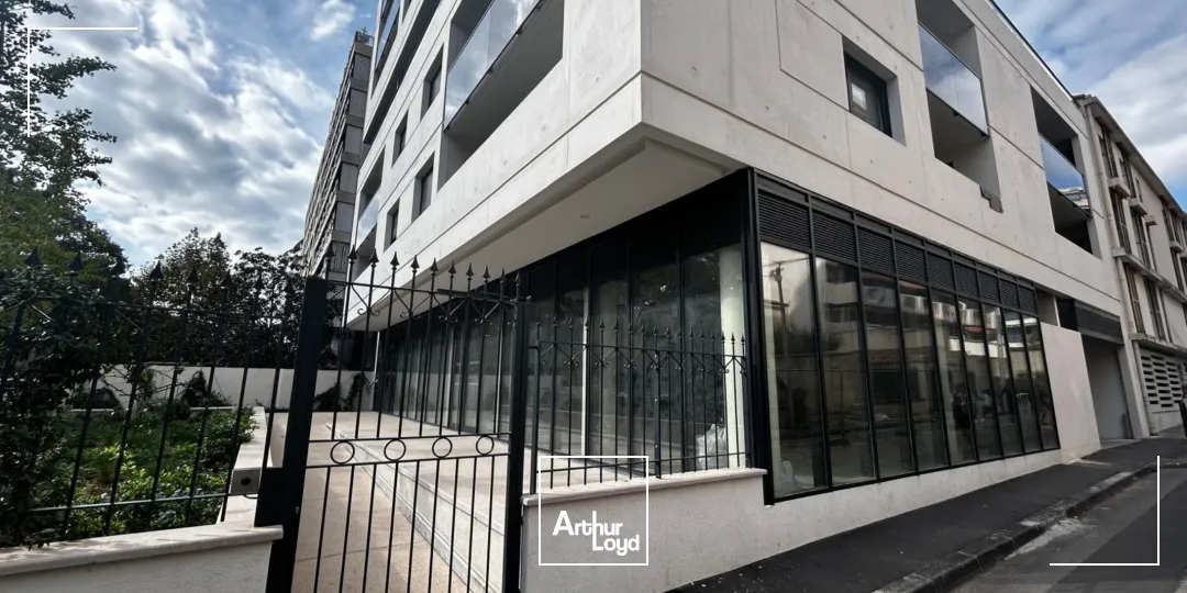 Local commercial neuf à louer - Rond-Point du Prado - 13008 Marseille