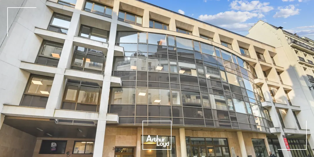 Bureaux rationnels, calmes proches d'un quartier commerçant et animé de Paris (rue de Passy)