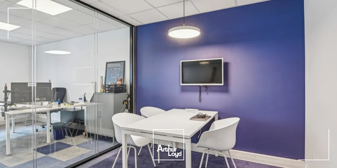 Bureaux rationnels, calmes proches d'un quartier commerçant et animé de Paris (rue de Passy)