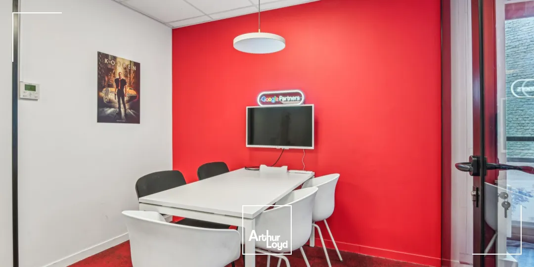 Bureaux rationnels, calmes proches d'un quartier commerçant et animé de Paris (rue de Passy)