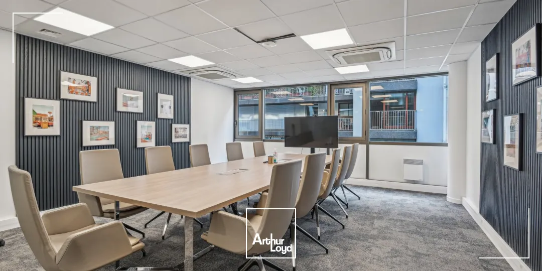 Bureaux rationnels, calmes proches d'un quartier commerçant et animé de Paris (rue de Passy)