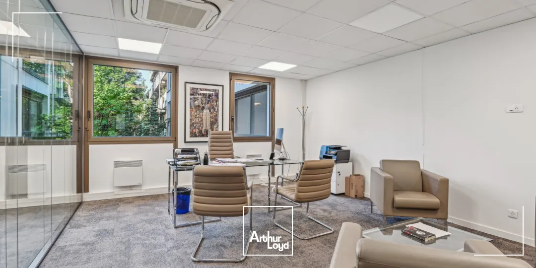 Bureaux rationnels, calmes proches d'un quartier commerçant et animé de Paris (rue de Passy)