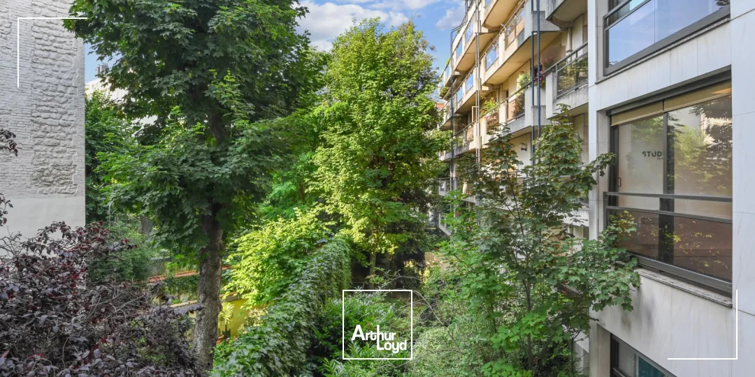 Bureaux rationnels, calmes proches d'un quartier commerçant et animé de Paris (rue de Passy)