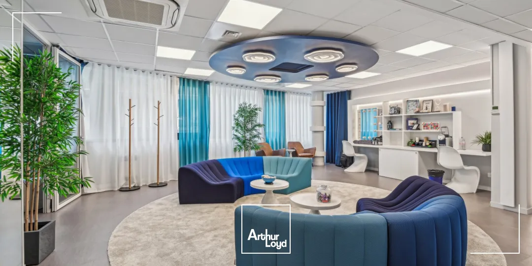 Bureaux rationnels, calmes proches d'un quartier commerçant et animé de Paris (rue de Passy)