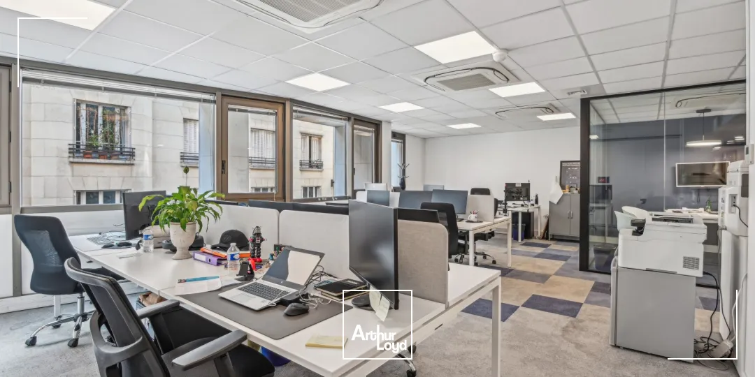 Bureaux rationnels, calmes proches d'un quartier commerçant et animé de Paris (rue de Passy)
