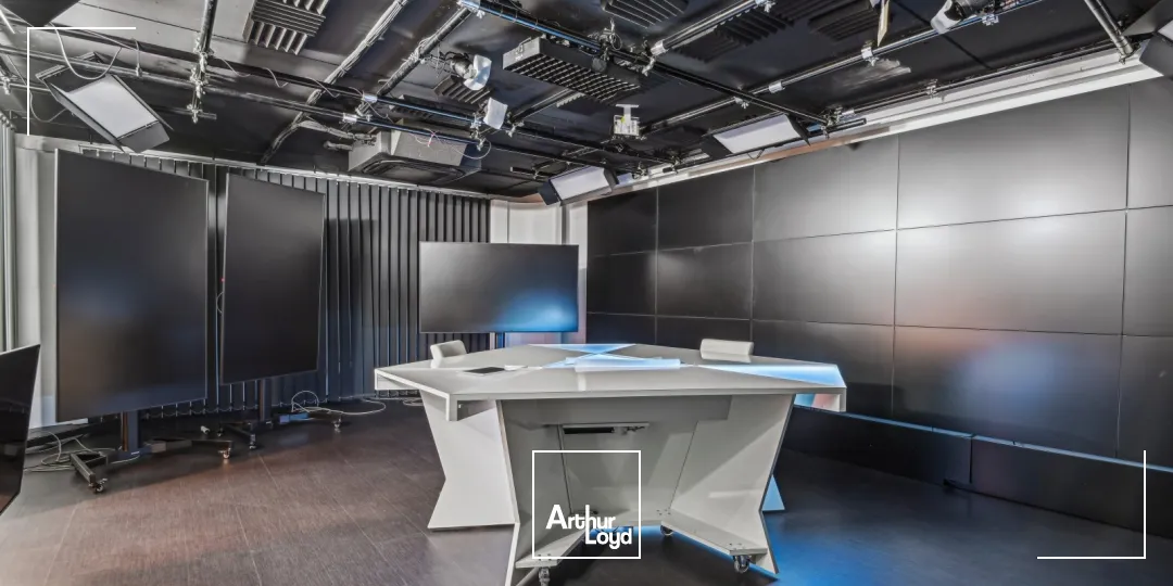 Bureaux rationnels, calmes proches d'un quartier commerçant et animé de Paris (rue de Passy)