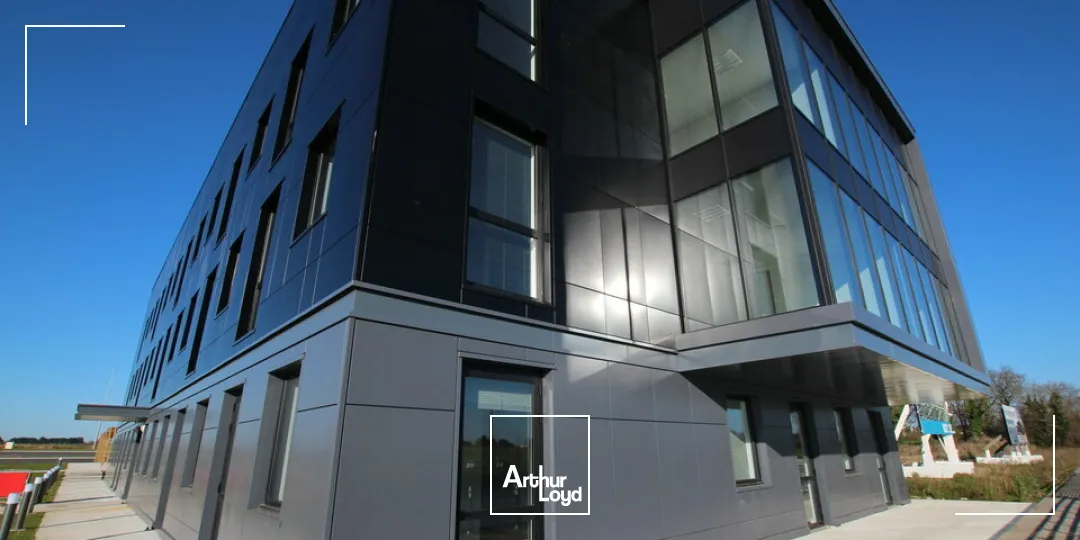 A VENDRE - IMMEUBLE DE BUREAUX NEUFS - 1845 m2 + 61 PARKINGS