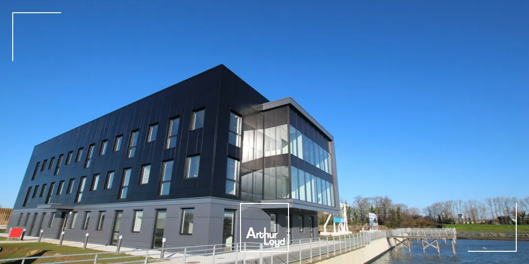 A VENDRE - IMMEUBLE DE BUREAUX NEUFS - 1845 m2 + 61 PARKINGS