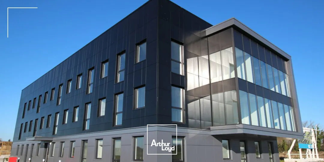 A VENDRE - IMMEUBLE DE BUREAUX NEUFS - 1845 m2 + 61 PARKINGS