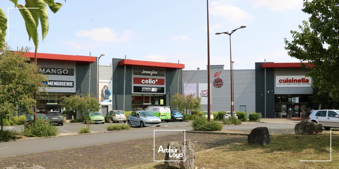 CELLULE COMMERCIALE 195M2 - CENTRE COMMERCIAL LES CERISIERS