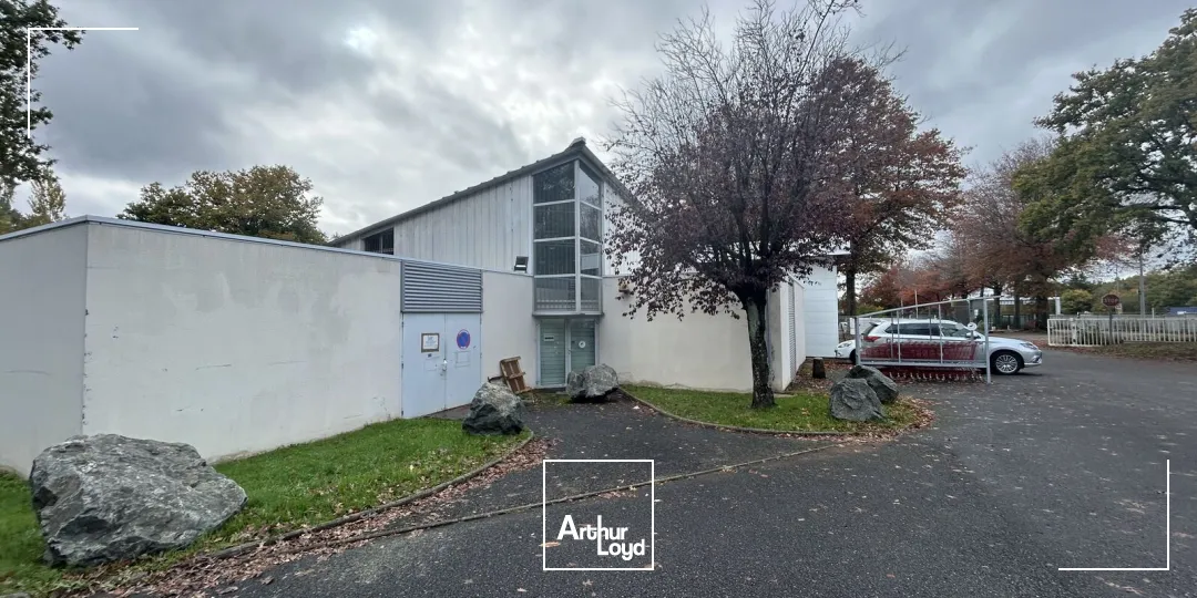 Bâtiment de 790 m2 à vendre Orvault Grand val.