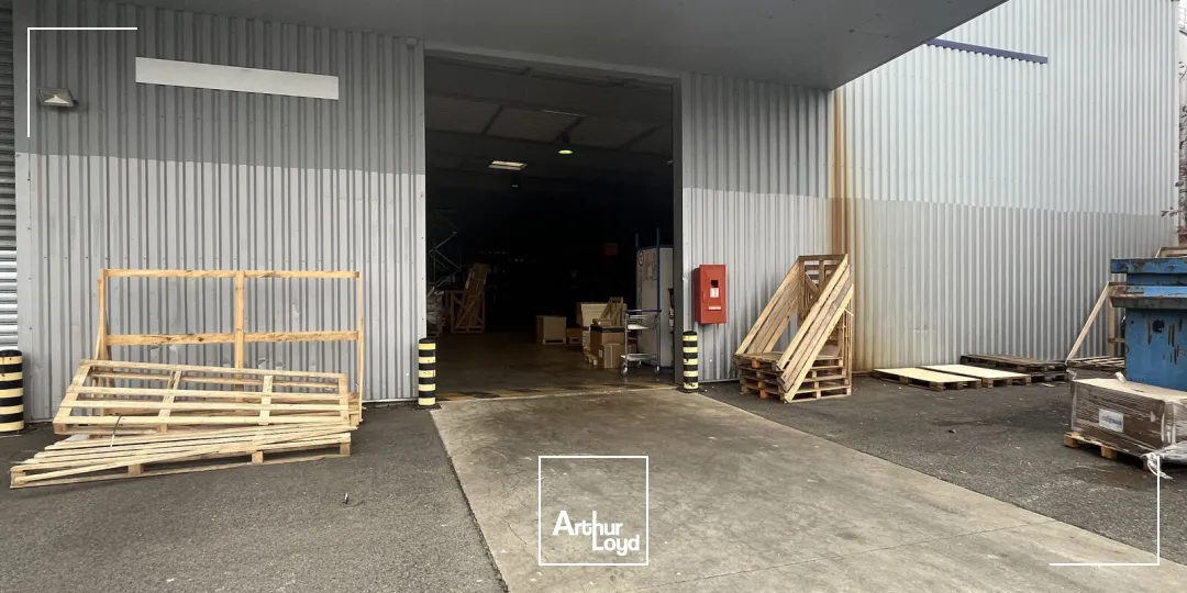 A LOUER LOCAL DE STOKAGE ST NAZAIRE 666M2