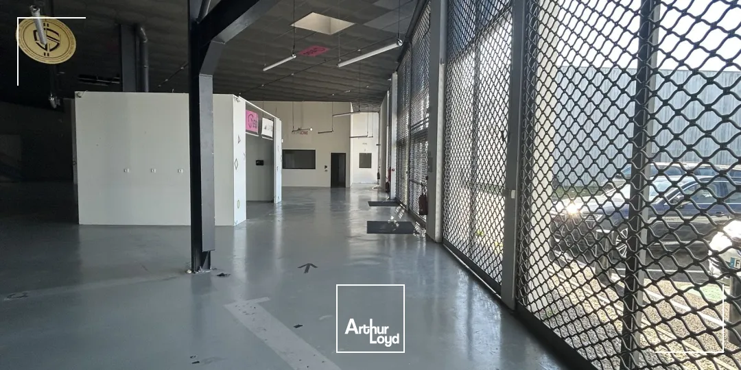 À louer à Mérignac un local commercial d'environ 1273 m²