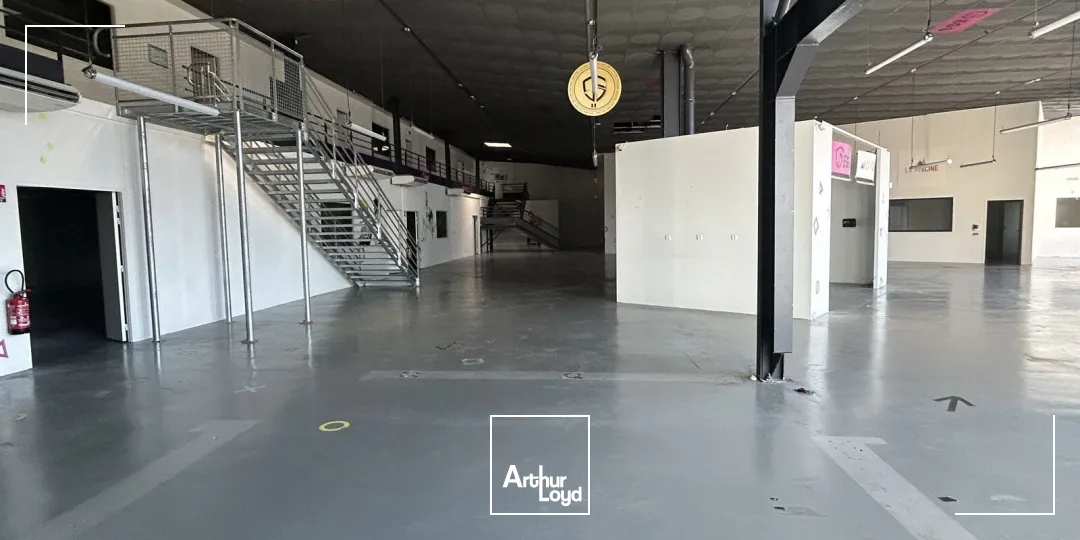 À louer à Mérignac un local commercial d'environ 1273 m²