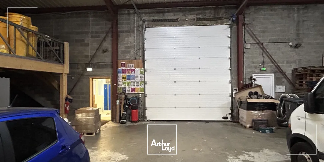 Entrepôt avec bureaux à louer - Proximité immédiate de la Pilaterie.